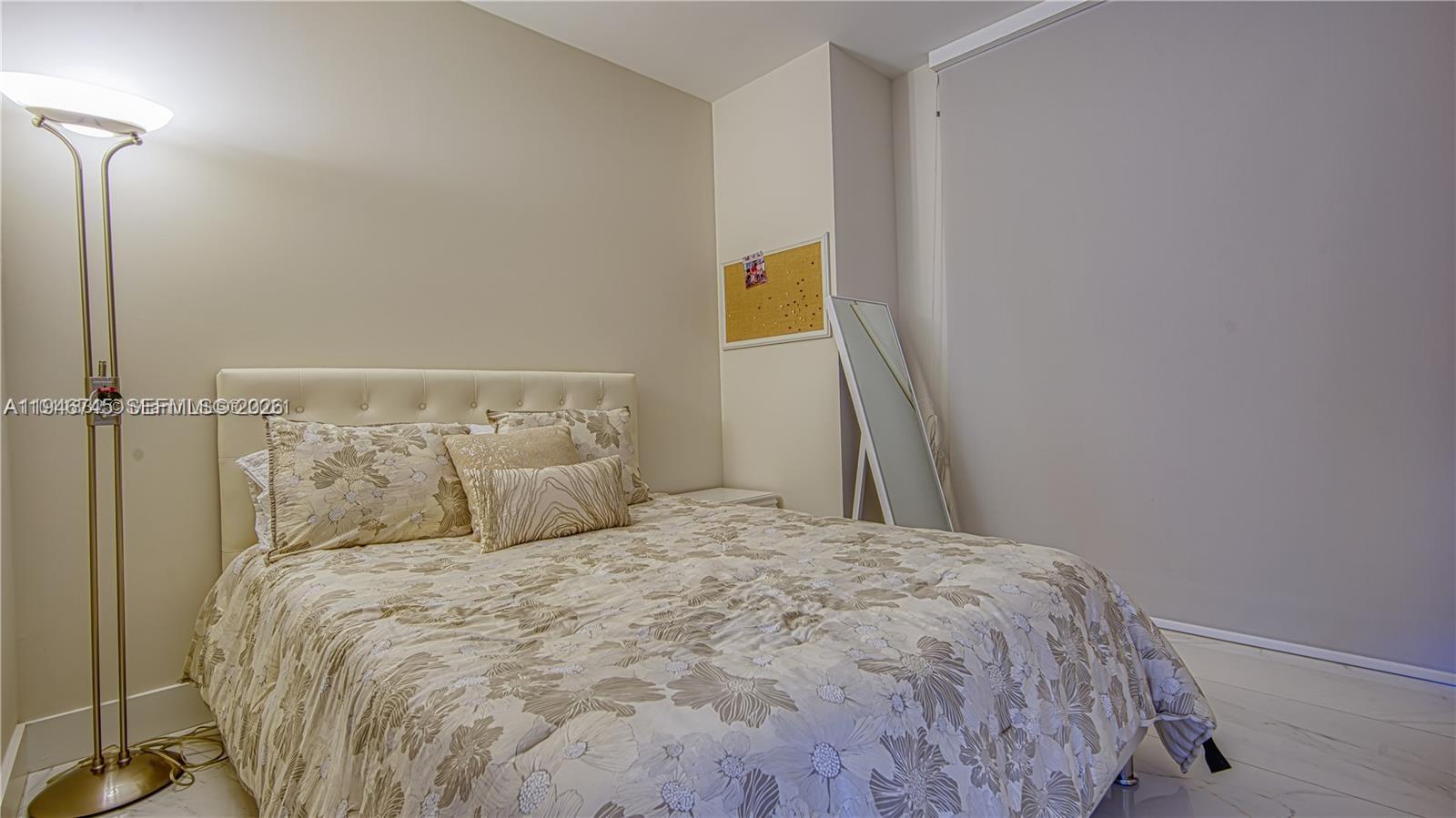 THE HARBOUR SOUTH CONDO - Residential