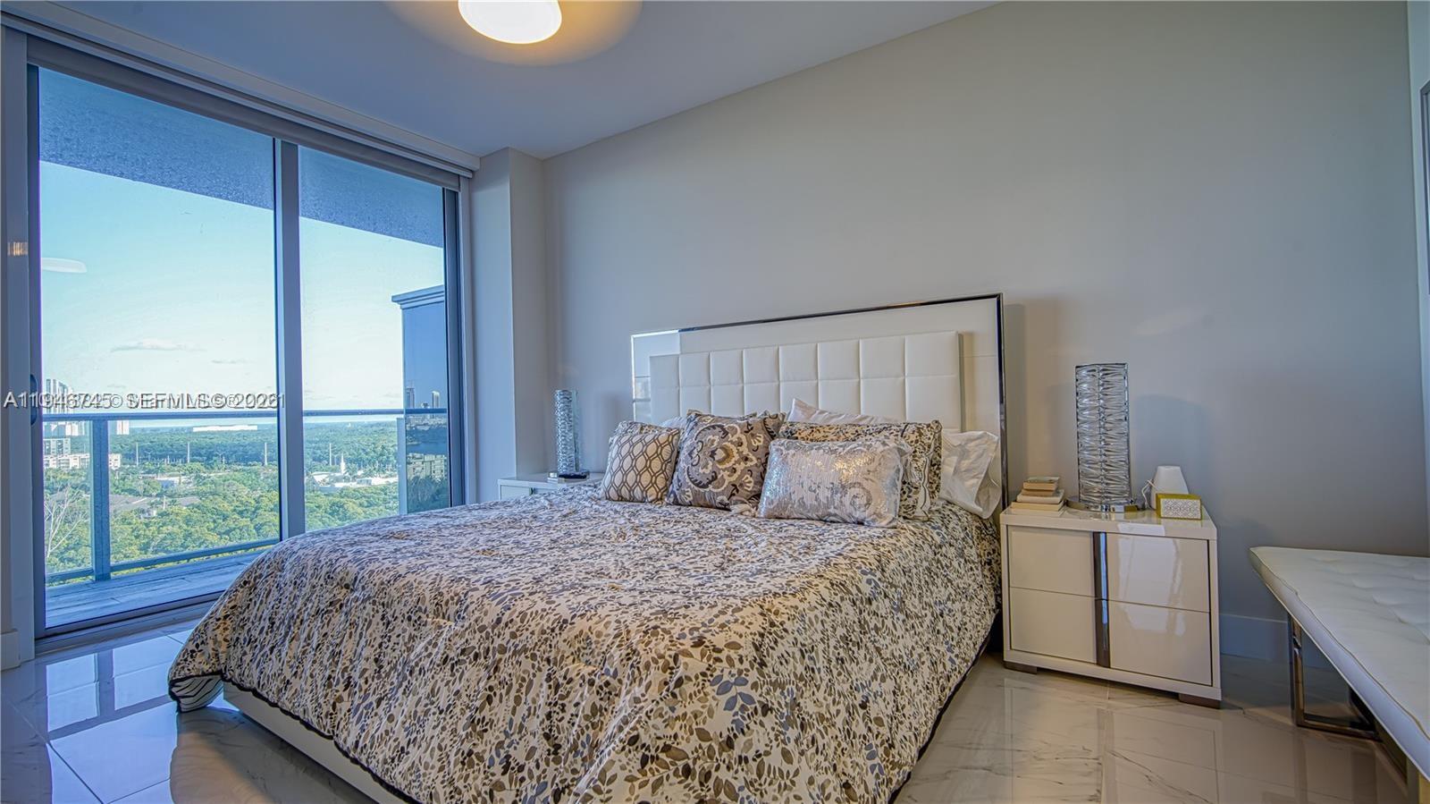 THE HARBOUR SOUTH CONDO - Residential
