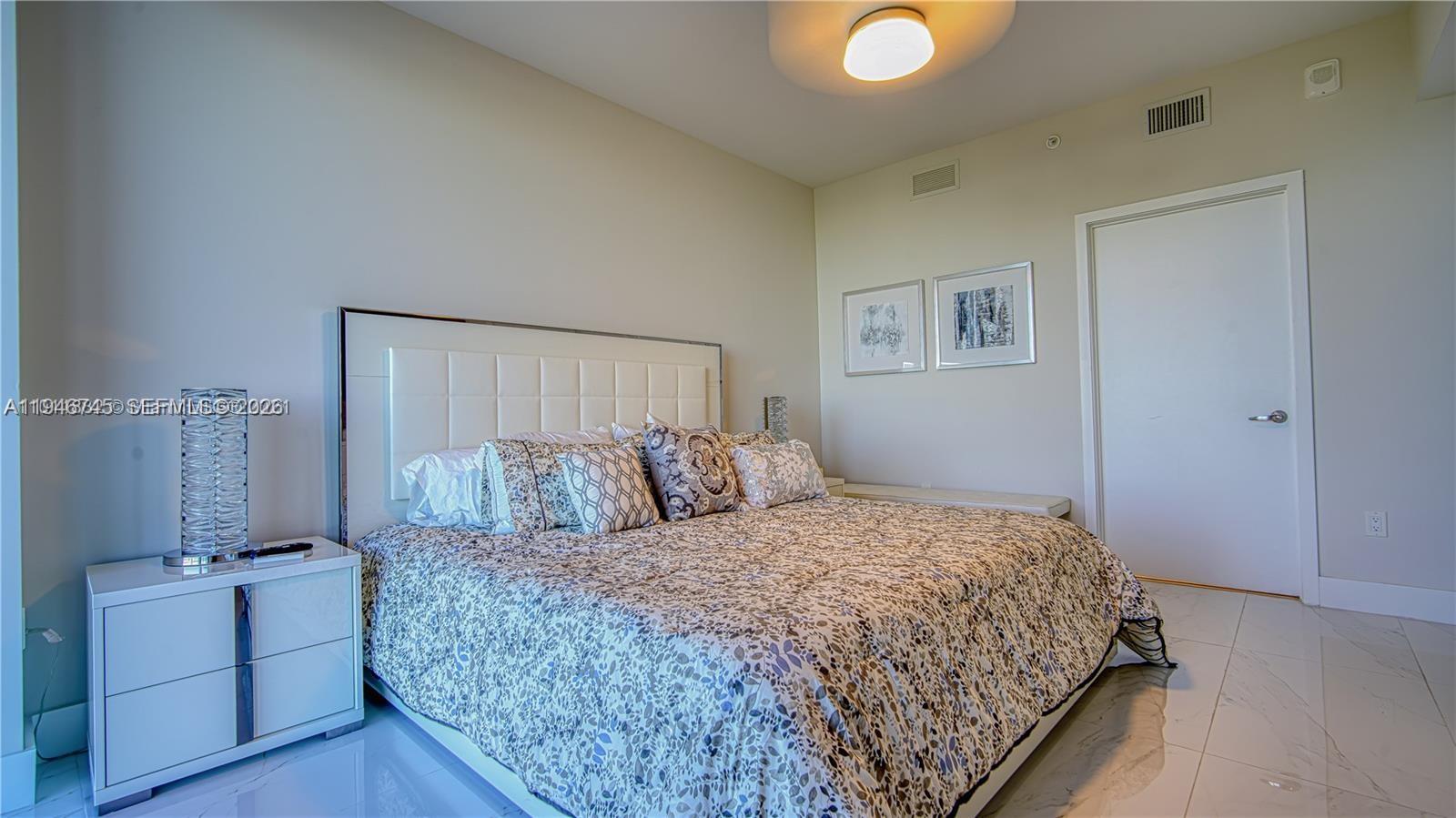 THE HARBOUR SOUTH CONDO - Residential