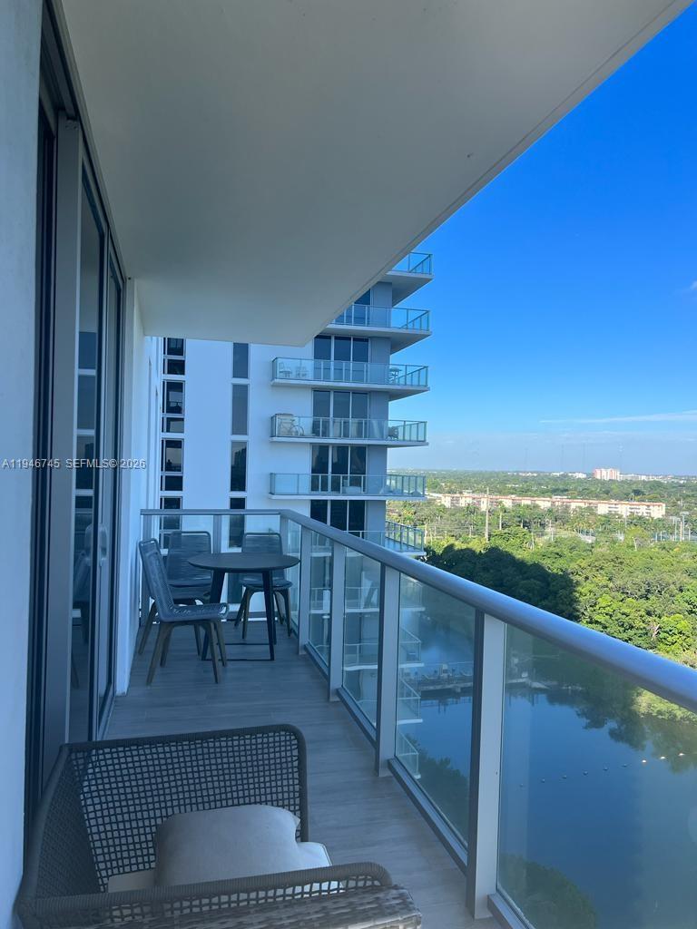 THE HARBOUR SOUTH CONDO - Residential