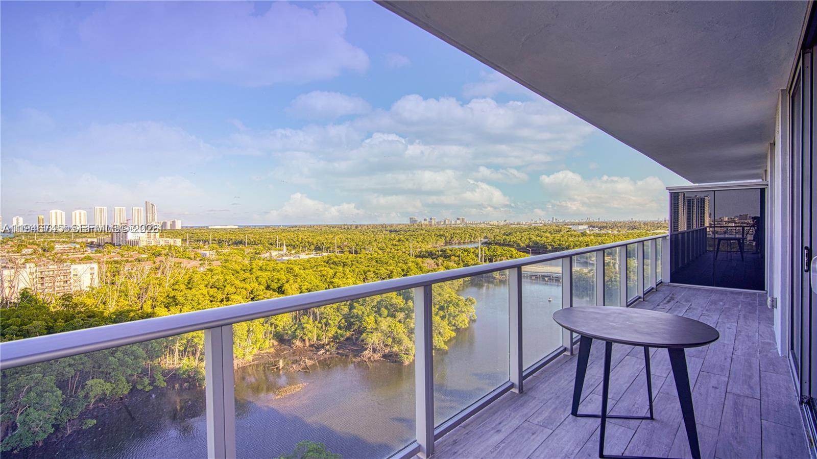 THE HARBOUR SOUTH CONDO - Residential