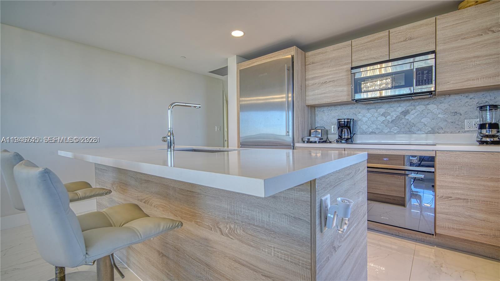 THE HARBOUR SOUTH CONDO - Residential