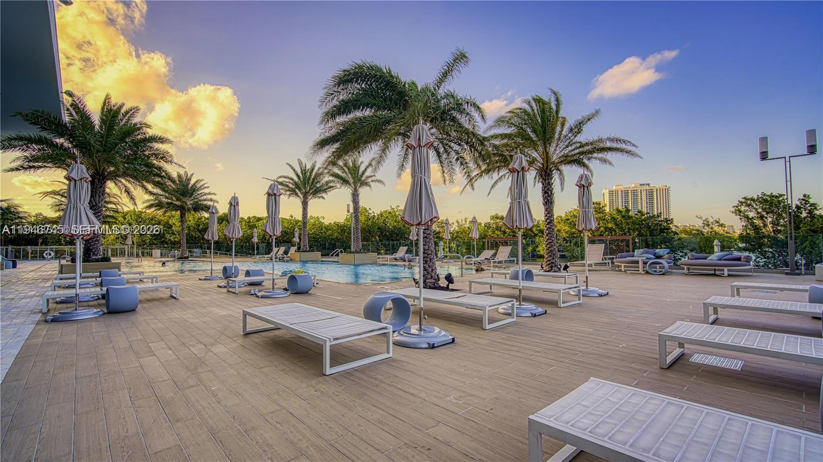 THE HARBOUR SOUTH CONDO - Residential