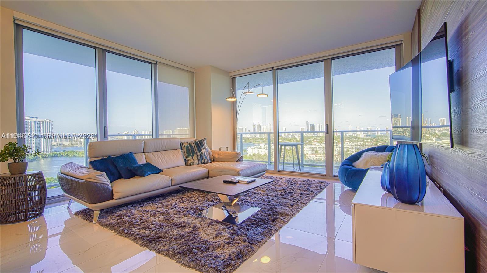 THE HARBOUR SOUTH CONDO - Residential