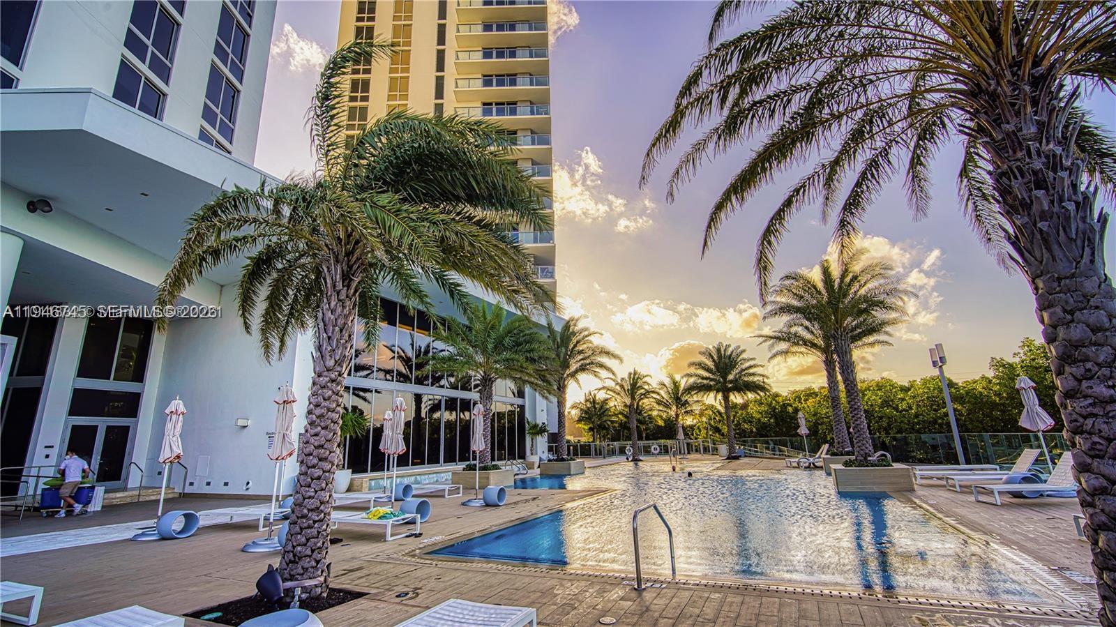 THE HARBOUR SOUTH CONDO - Residential