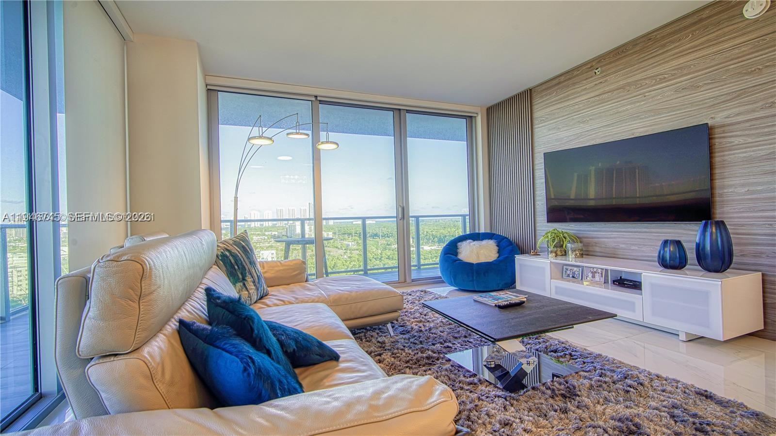 THE HARBOUR SOUTH CONDO - Residential