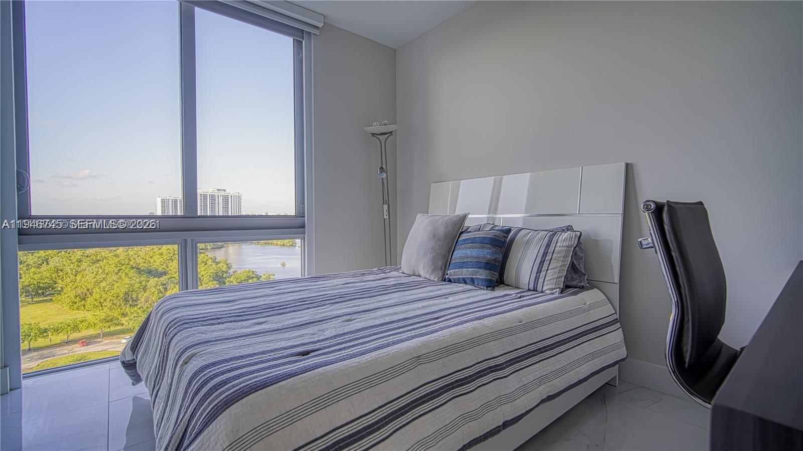 THE HARBOUR SOUTH CONDO - Residential