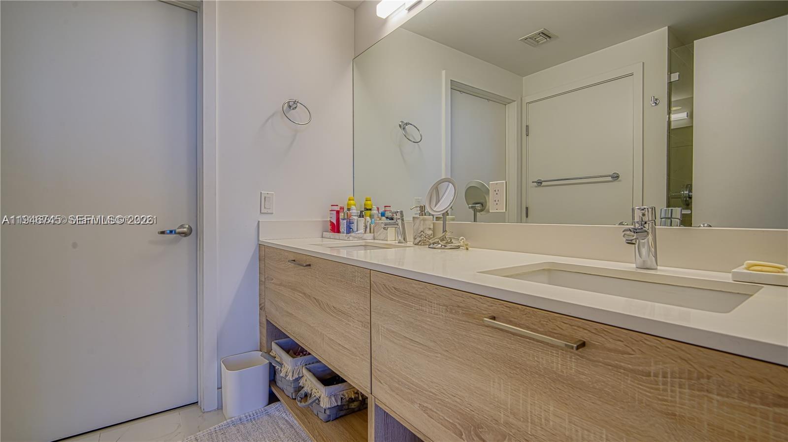 THE HARBOUR SOUTH CONDO - Residential