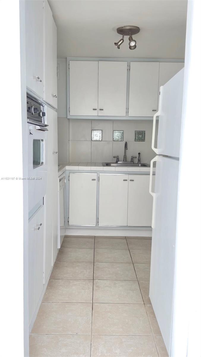 BAY PARK TOWERS CONDO - Residential Lease