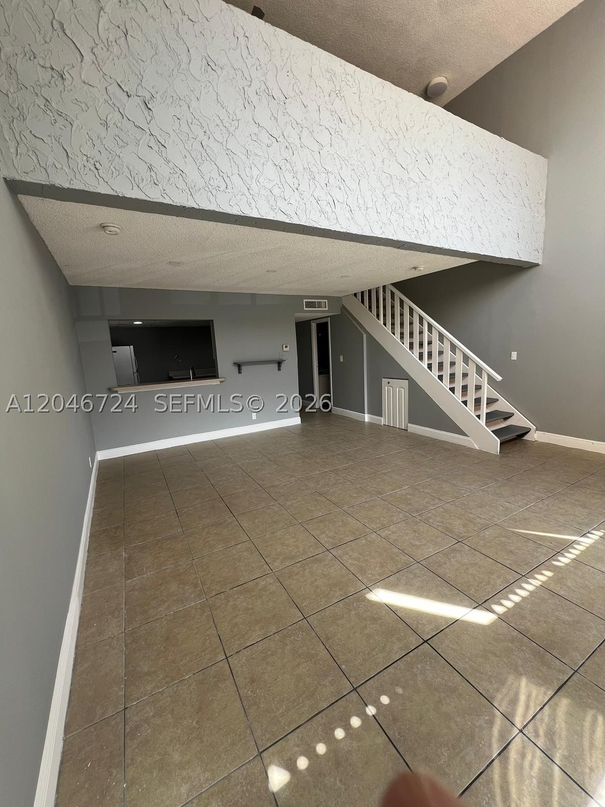 This beautiful 1 Beth 1 1/2 bath rental unit is situated in a highly desirable location and comes packed with amenities
that make for comfortable living. You'll also appreciate the many amenities that come with living at Venetian
Gardens, The community features a swimming pool, and clubhouse, giving you plenty of opportunities to stay
active and social. The unit also comes with assigned parking and is located in a safe and quiet neighborhood that's
close to major highways, shops, and restaurants. Note: The Property will be freshly painted