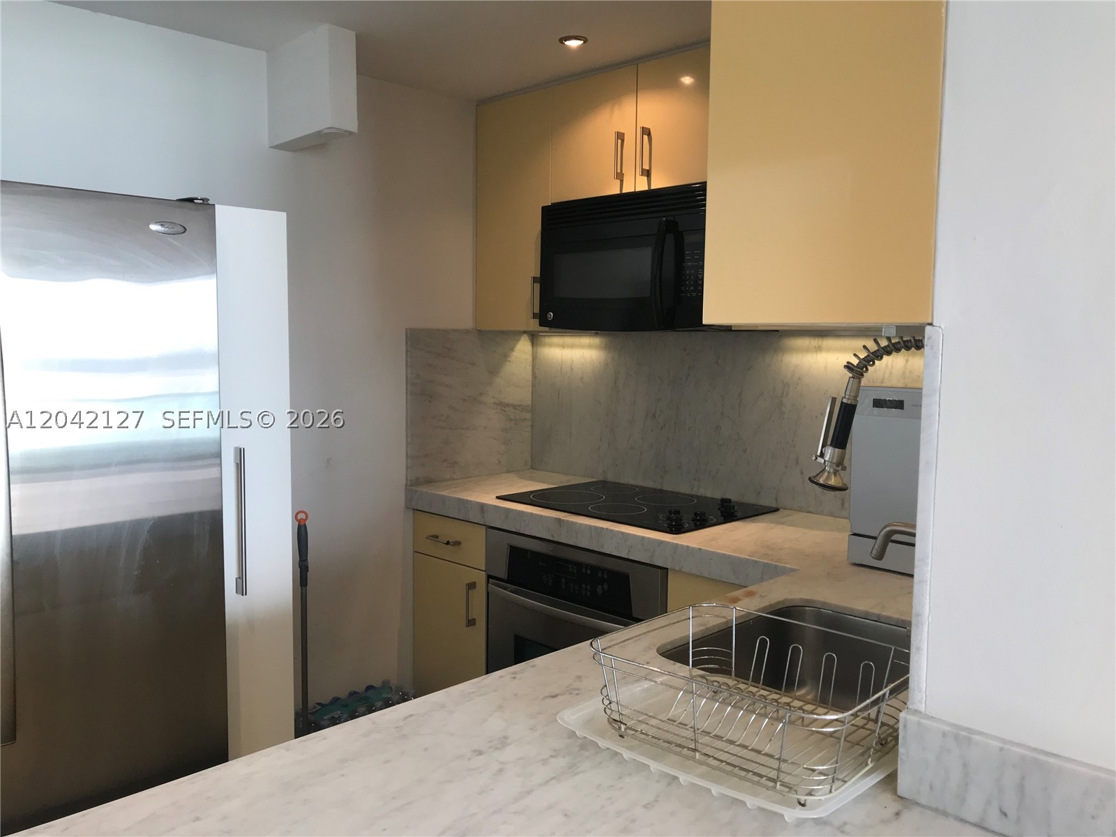 MIRADOR 1000 - Residential Lease