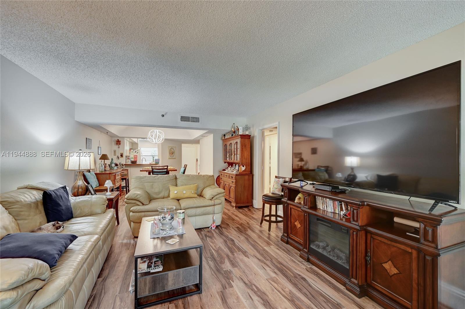 PINES OF BOCA BARWOOD CON - Residential