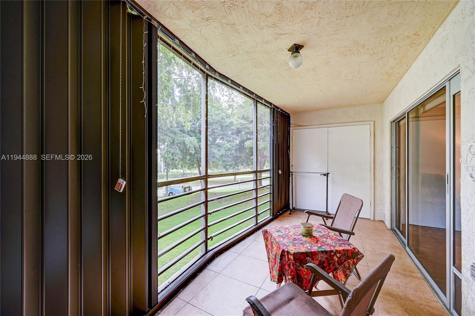 PINES OF BOCA BARWOOD CON - Residential