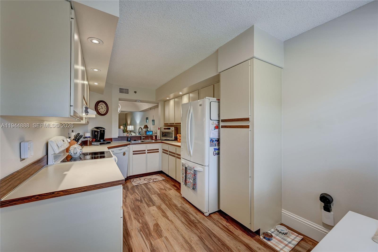 PINES OF BOCA BARWOOD CON - Residential