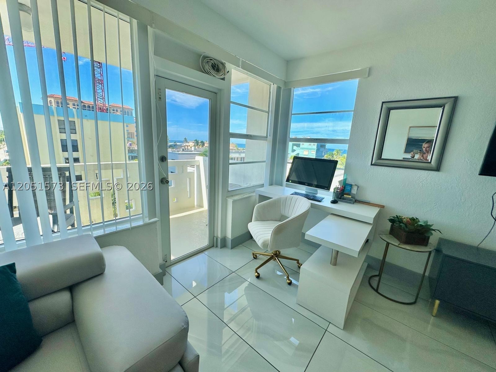 HOLLYWOOD TOWERS CONDO - Residential Lease