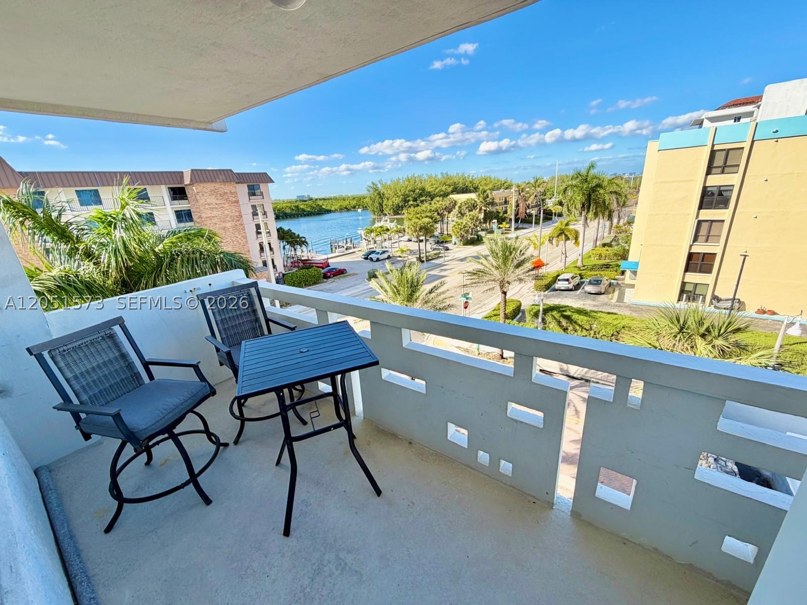 HOLLYWOOD TOWERS CONDO - Residential Lease