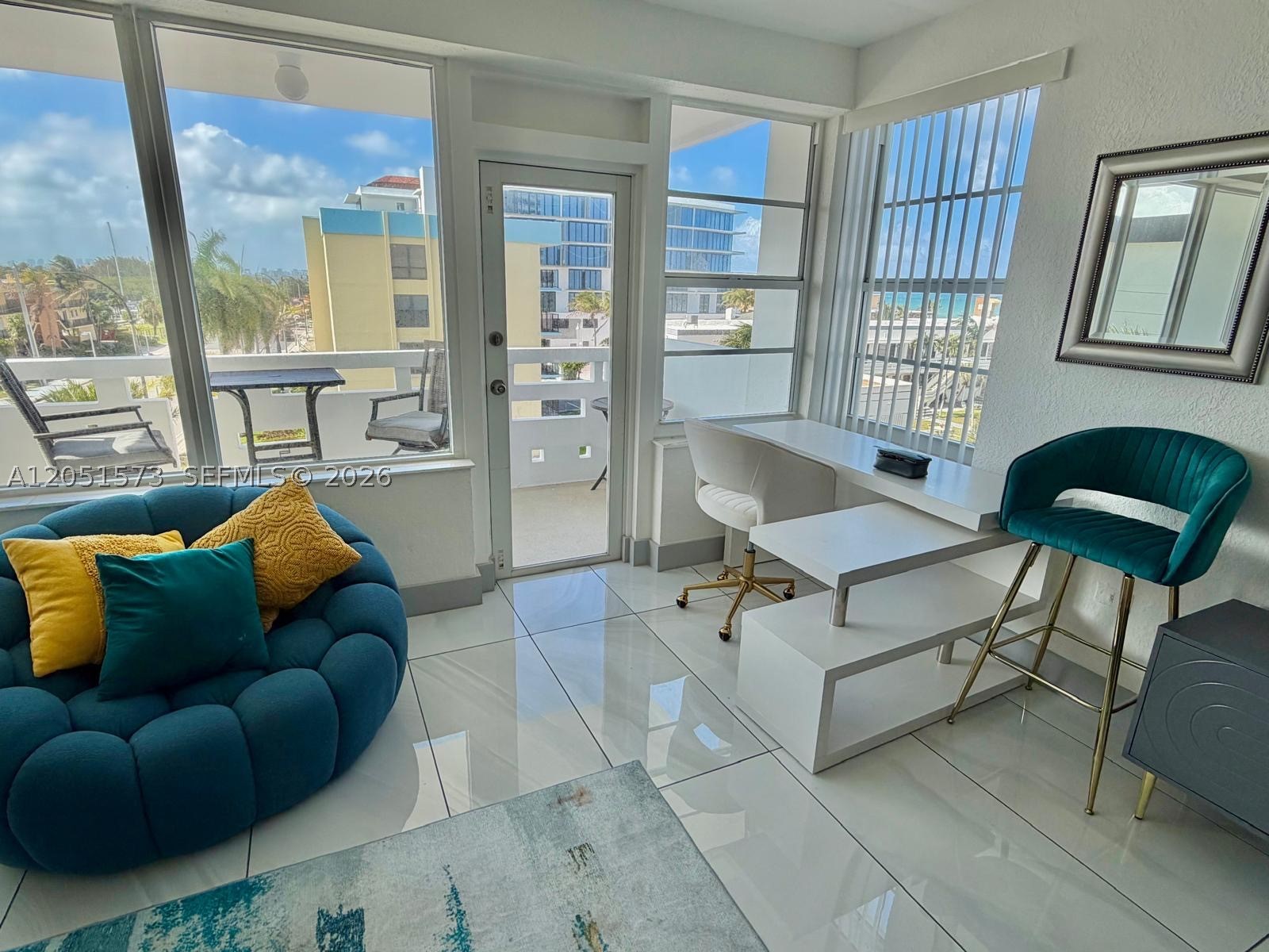 HOLLYWOOD TOWERS CONDO - Residential Lease