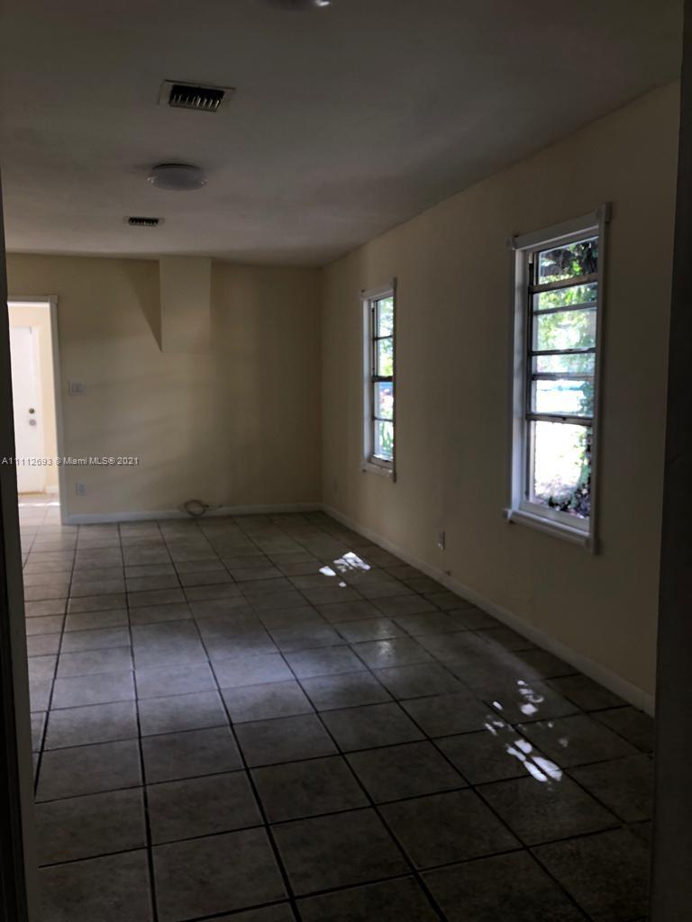 HOLLYWOOD LITTLE RANCHES - Residential Lease