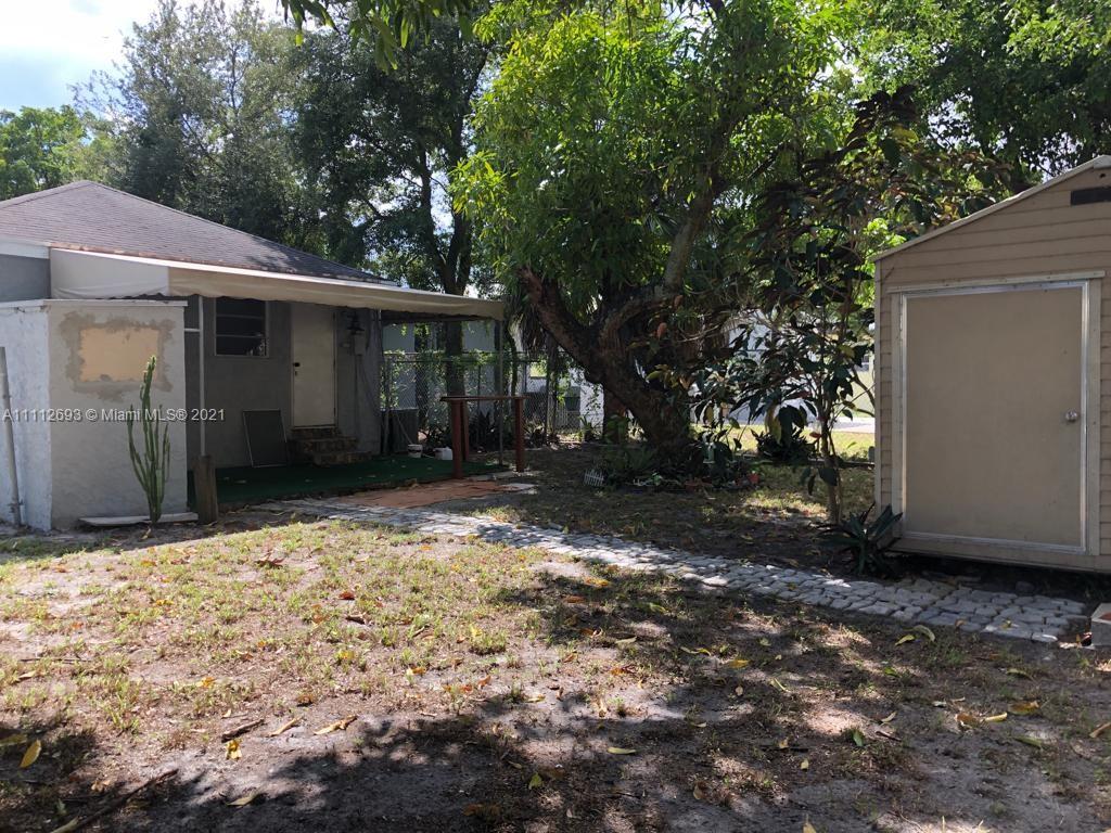 HOLLYWOOD LITTLE RANCHES - Residential Lease