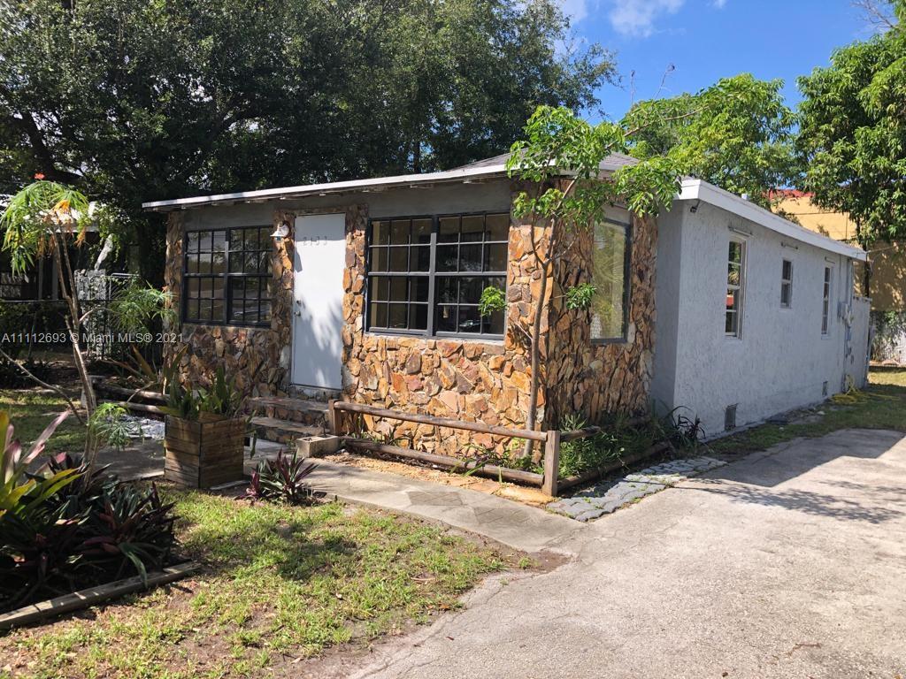 HOLLYWOOD LITTLE RANCHES - Residential Lease