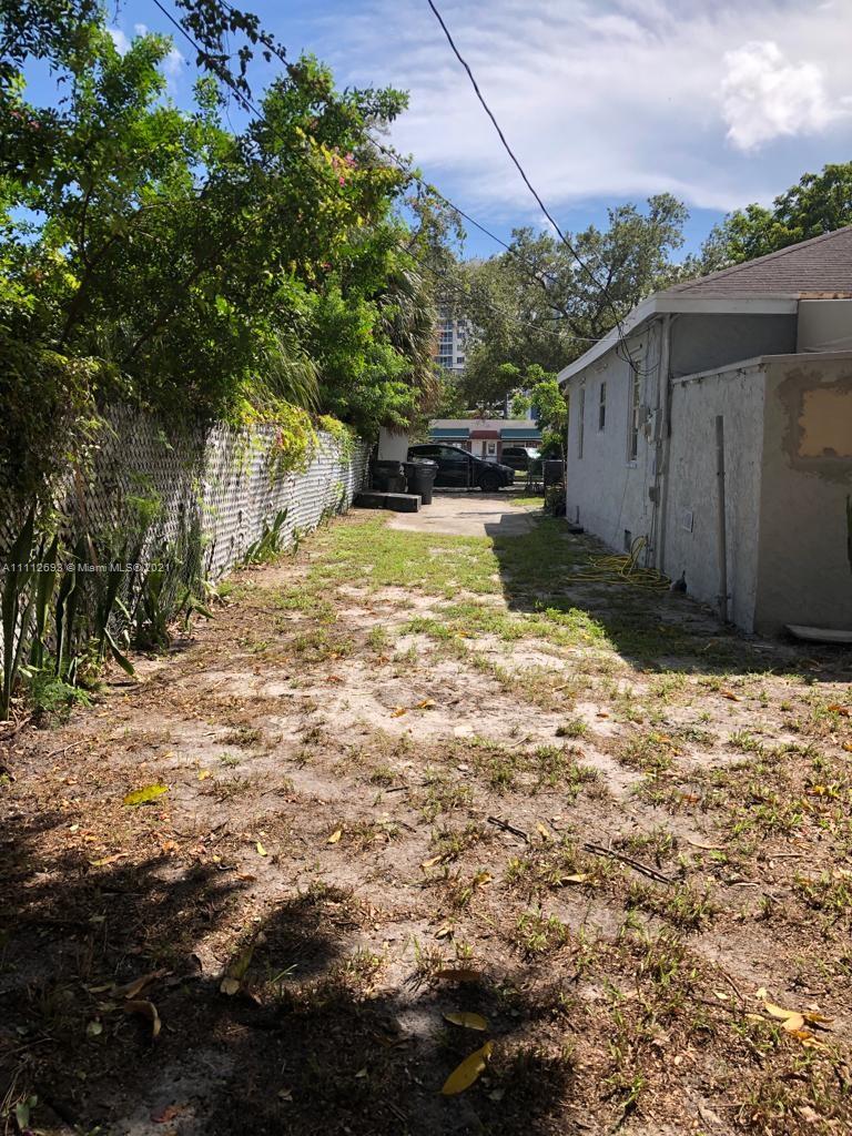 HOLLYWOOD LITTLE RANCHES - Residential Lease