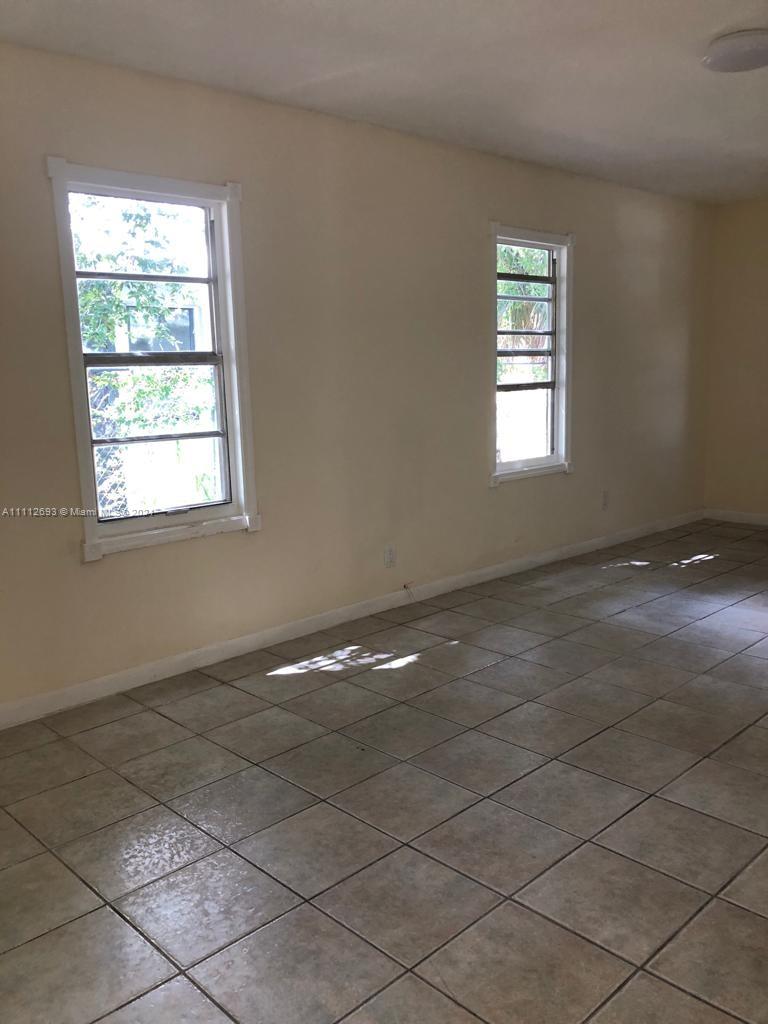 HOLLYWOOD LITTLE RANCHES - Residential Lease