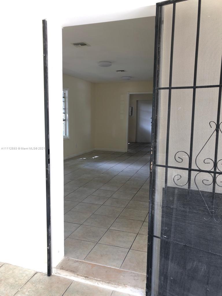 HOLLYWOOD LITTLE RANCHES - Residential Lease