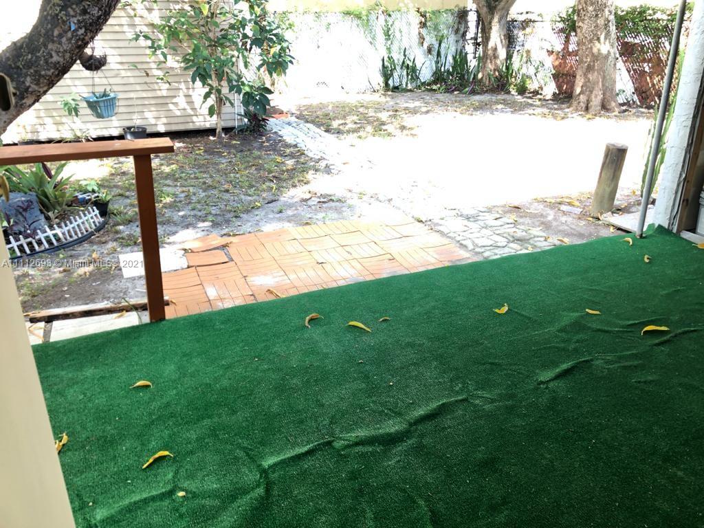 HOLLYWOOD LITTLE RANCHES - Residential Lease