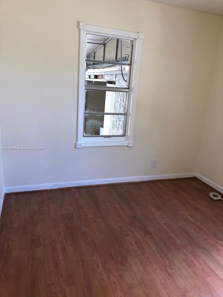 HOLLYWOOD LITTLE RANCHES - Residential Lease