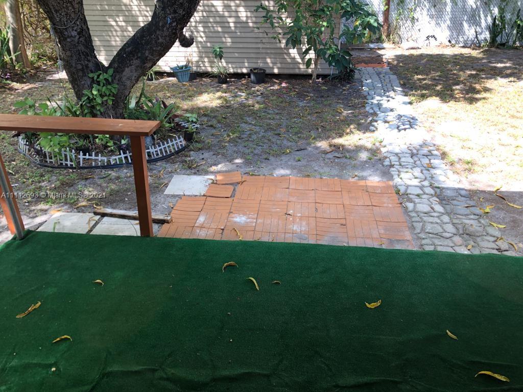 HOLLYWOOD LITTLE RANCHES - Residential Lease