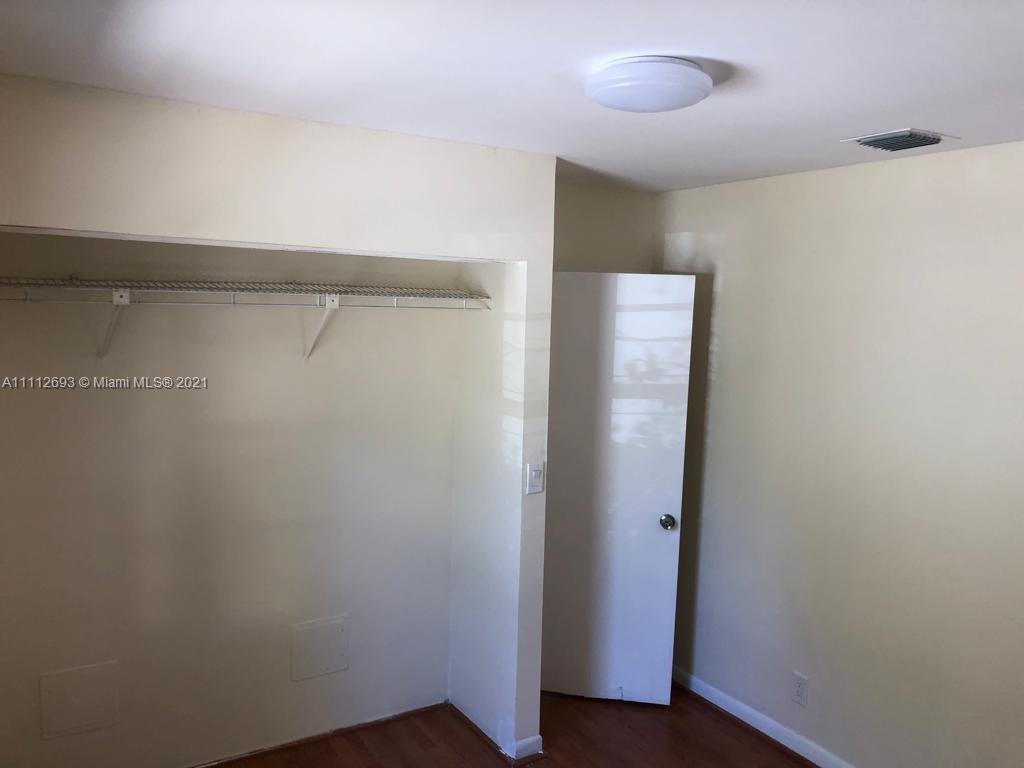 HOLLYWOOD LITTLE RANCHES - Residential Lease