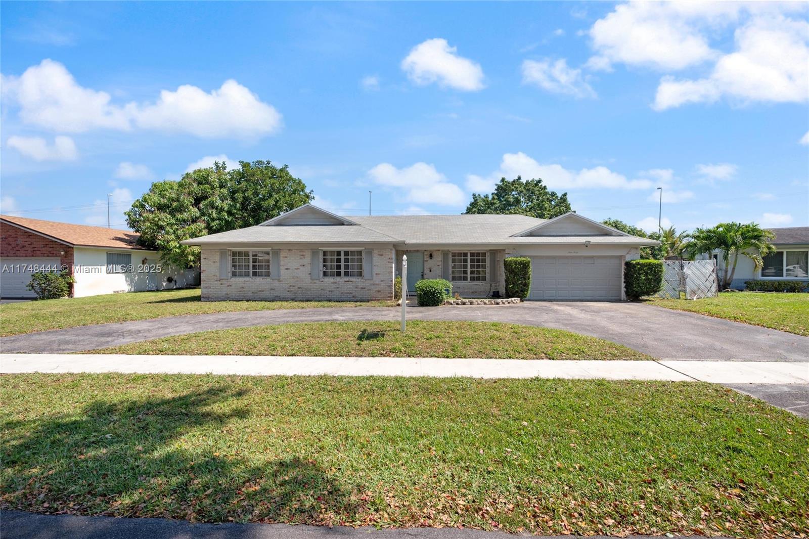 PLANTATION PARK LAKESITES - Residential