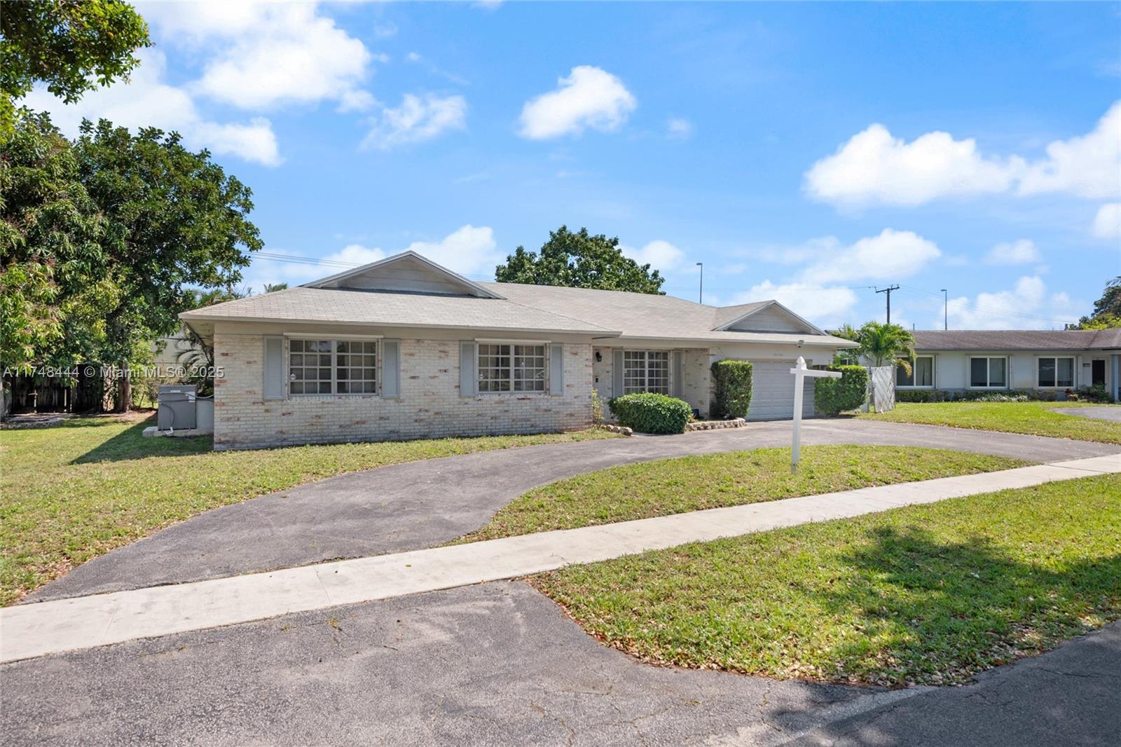 PLANTATION PARK LAKESITES - Residential