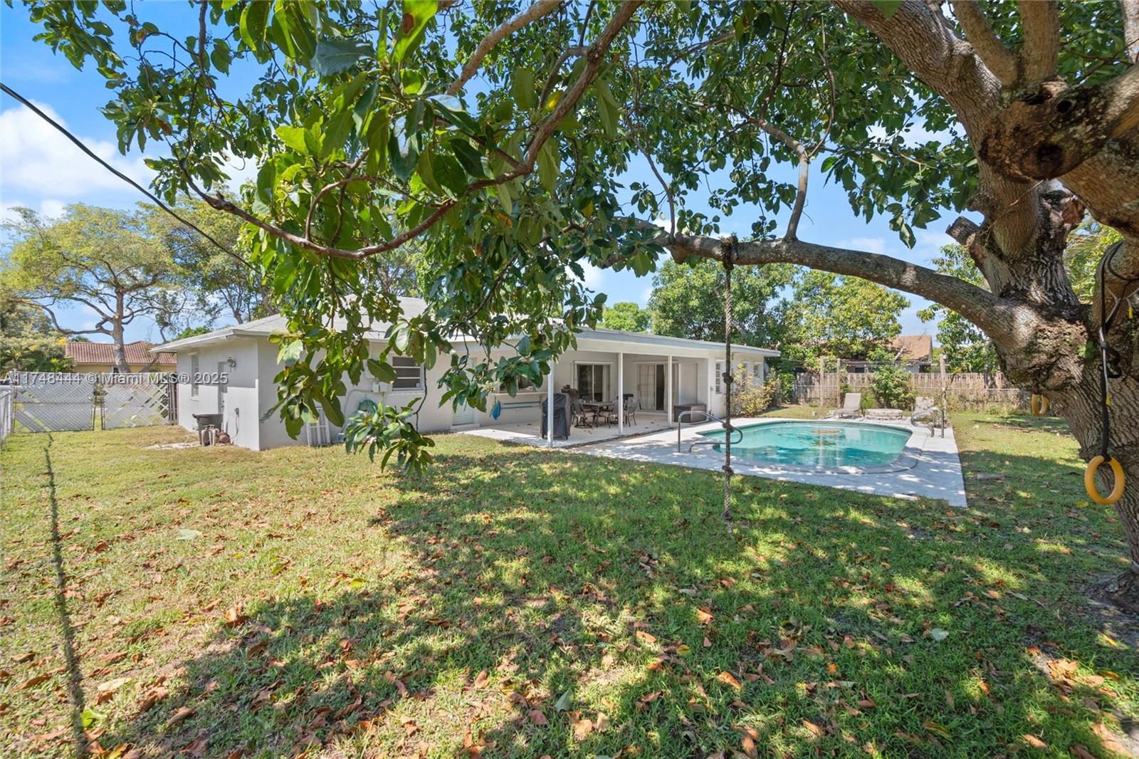 PLANTATION PARK LAKESITES - Residential