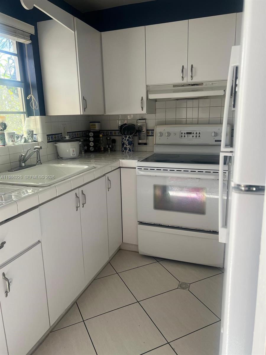 WESTLAND MANORS EAST COND - Residential