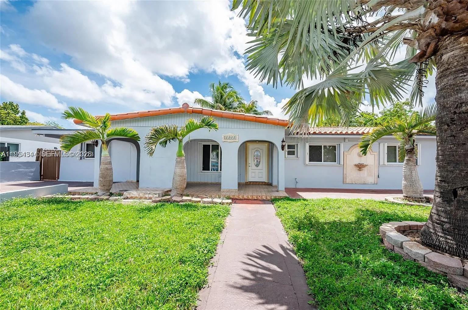triplex for sale. positive cash flow. great investment. no hoa. fence yard. Great neighborhood, close to major highways, schools, and shops. new roof
