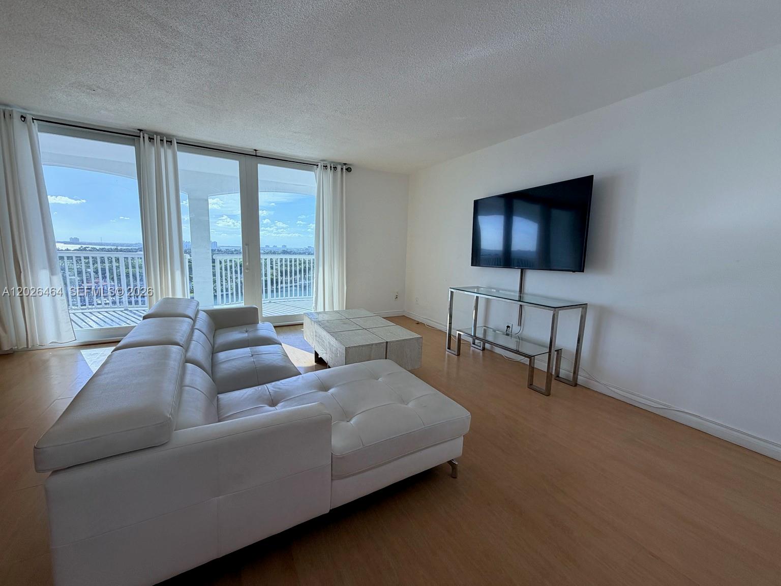 THE CARRIAGE HOUSE CONDO - Residential