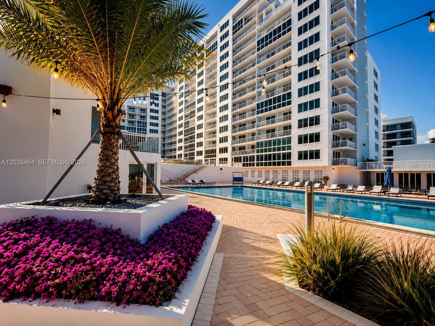 THE CARRIAGE HOUSE CONDO - Residential