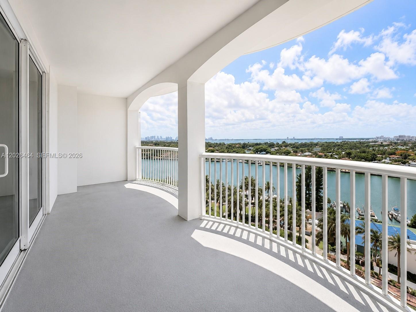 THE CARRIAGE HOUSE CONDO - Residential