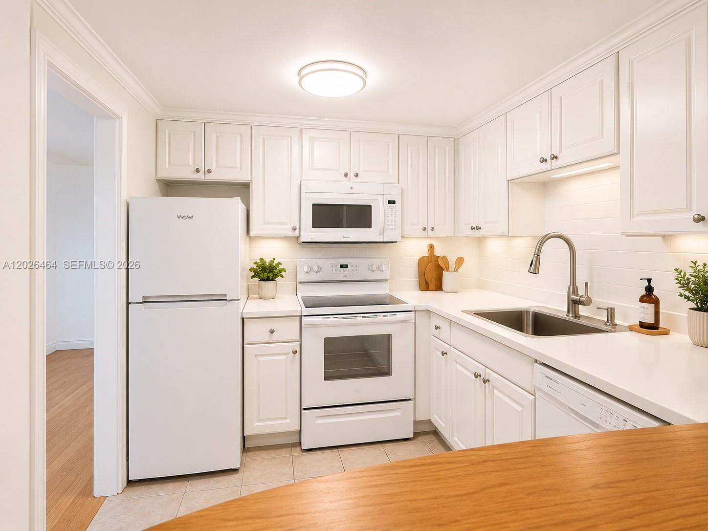 THE CARRIAGE HOUSE CONDO - Residential