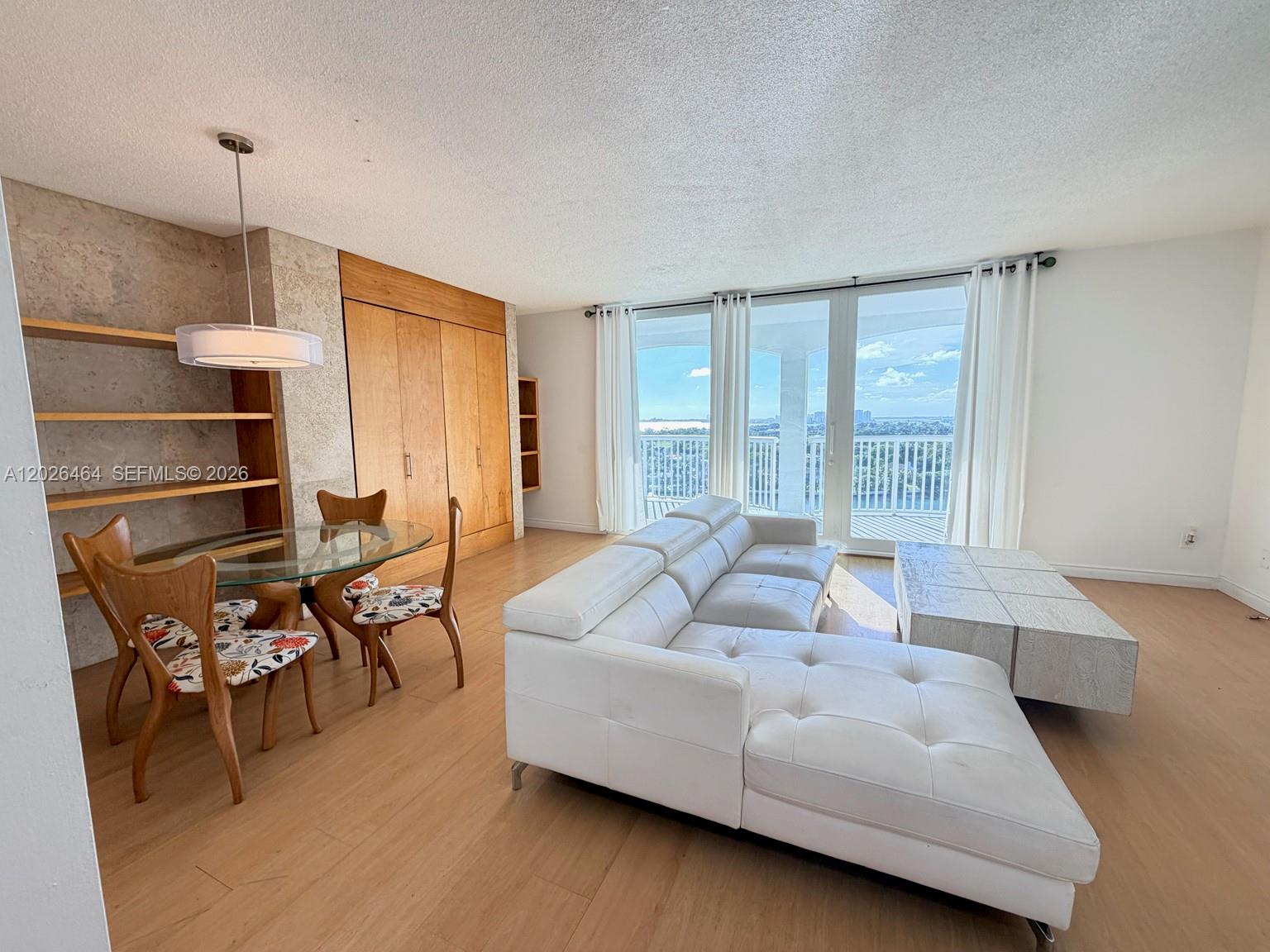 THE CARRIAGE HOUSE CONDO - Residential