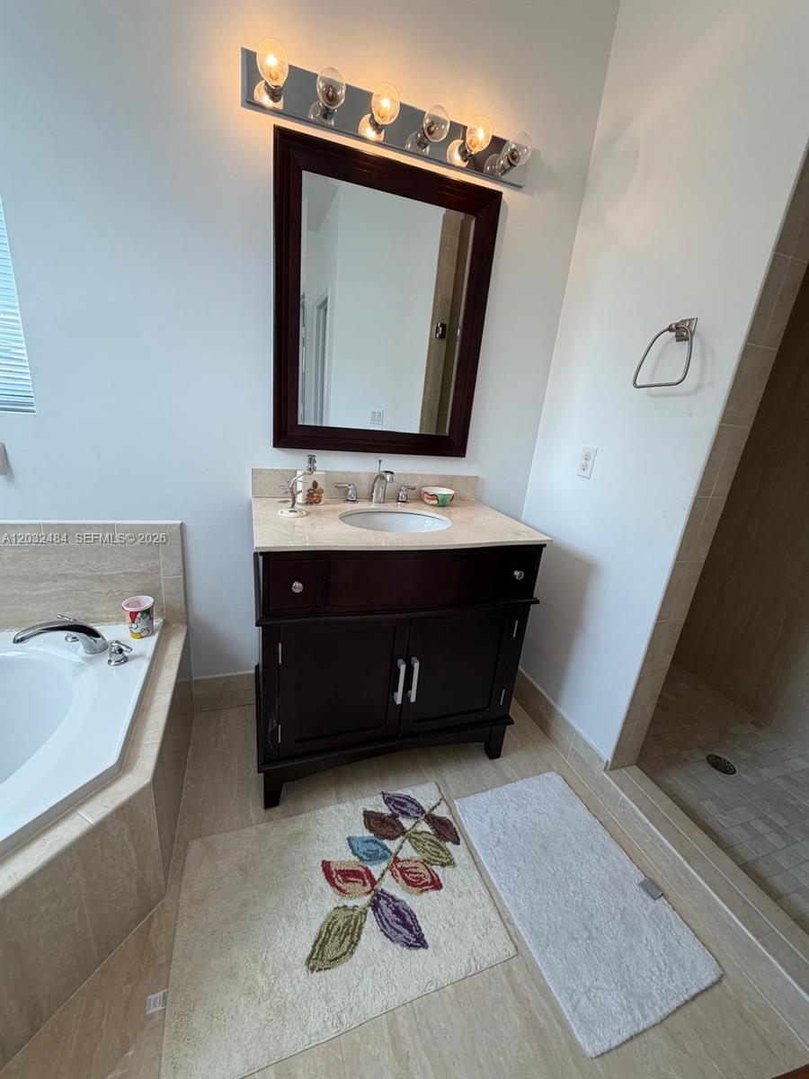 FONTAINEBLEAU WEST NORTH - Residential