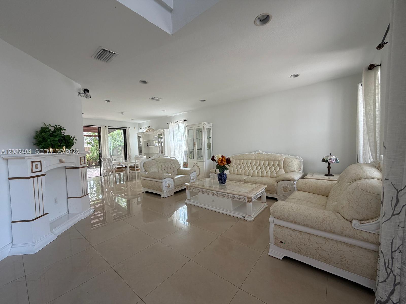 FONTAINEBLEAU WEST NORTH - Residential