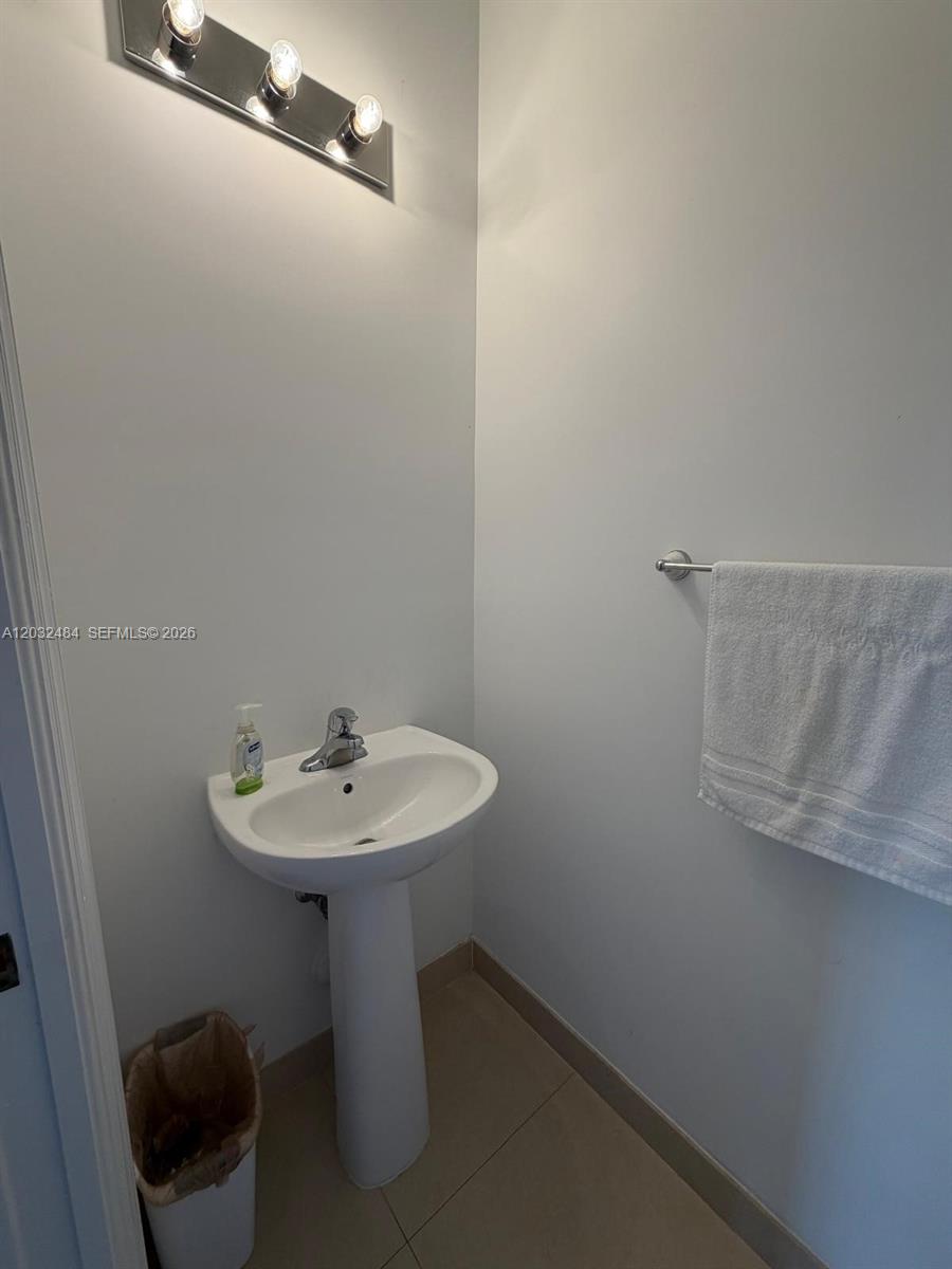 FONTAINEBLEAU WEST NORTH - Residential