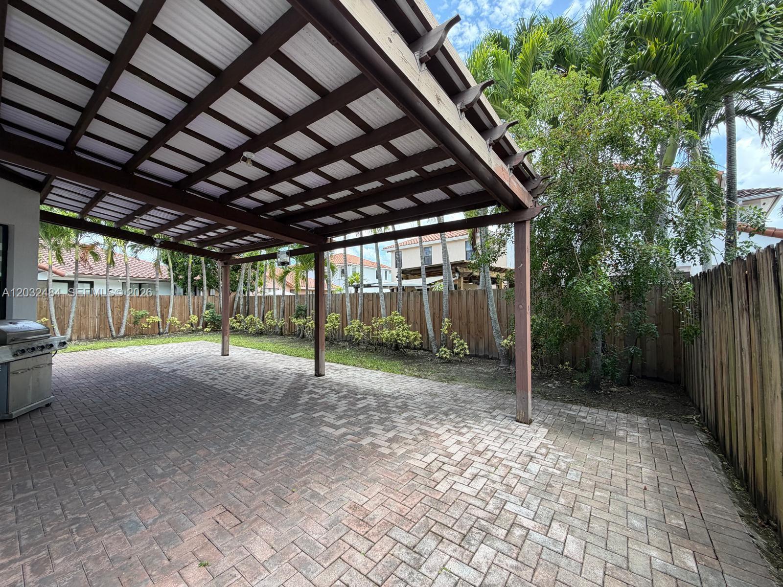 FONTAINEBLEAU WEST NORTH - Residential
