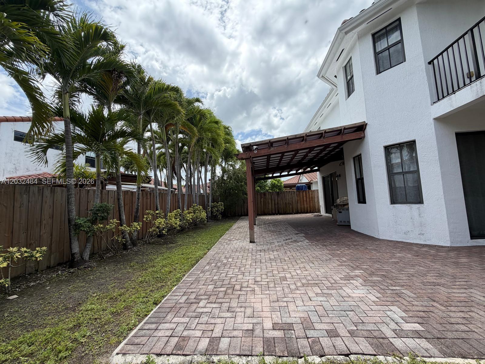 FONTAINEBLEAU WEST NORTH - Residential