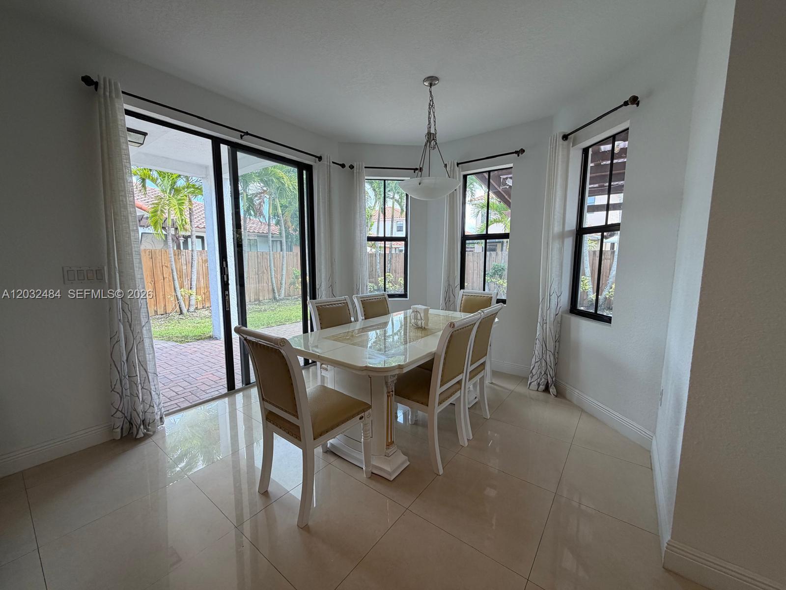 FONTAINEBLEAU WEST NORTH - Residential