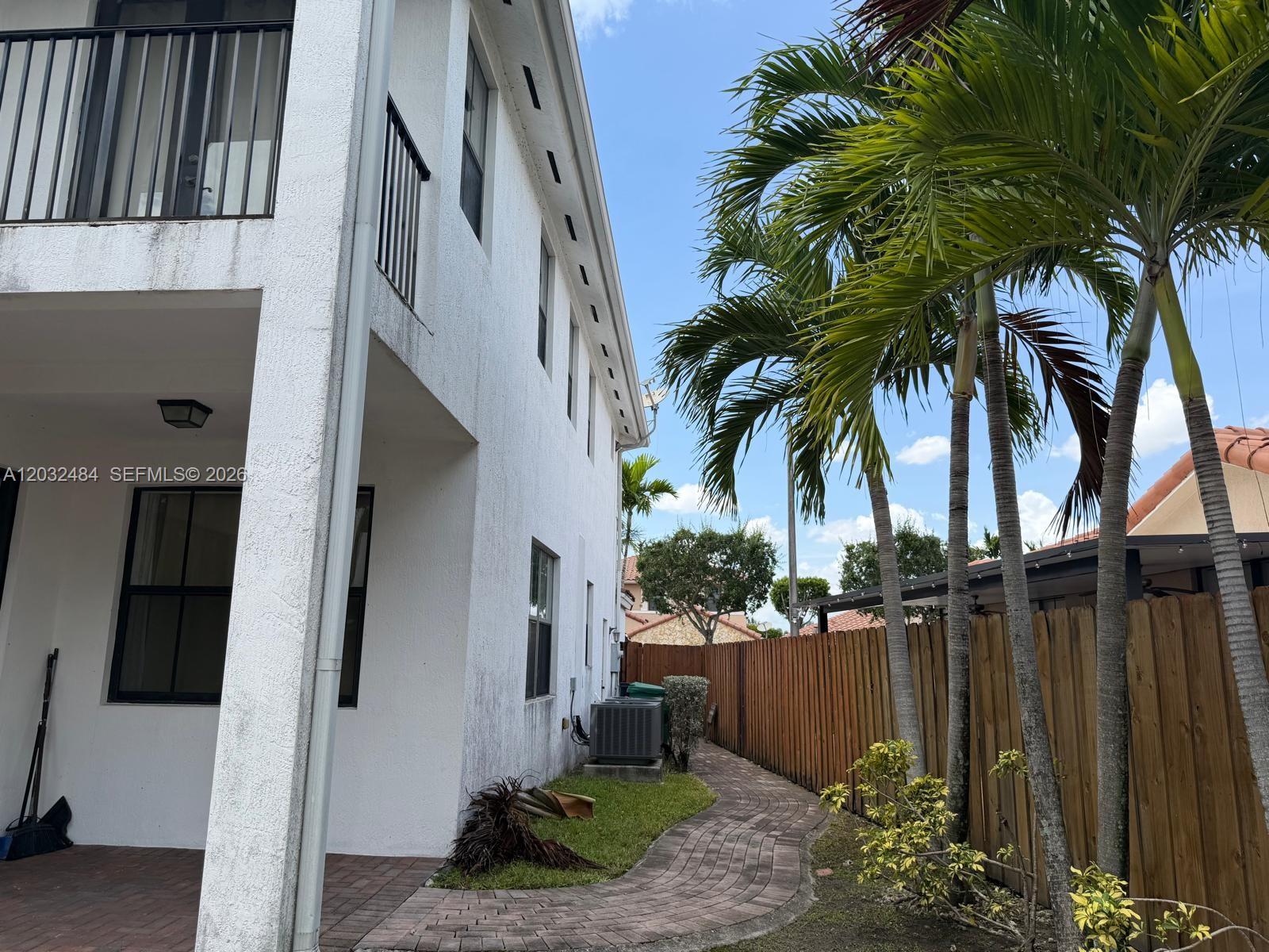 FONTAINEBLEAU WEST NORTH - Residential