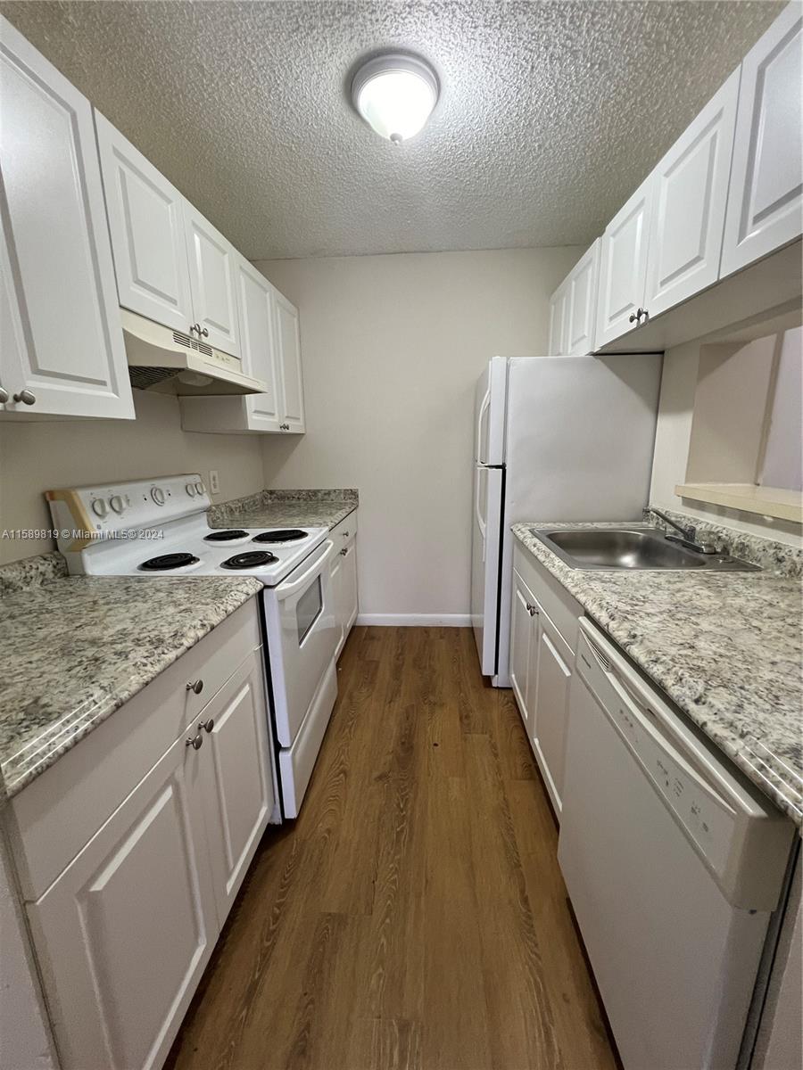 Top floor 2 bedroom 2 bath home in gated community. Great location! Freshly painted, nice size rooms, ample closets and full size washer dryer in unit. Community pool, nicely kept.

No insurance cost or a/c filter purchases! FPM residents are enrolled in a Resident Benefits Package for $60.00/mo - includes renter’s insurance, HVAC filter delivery, on-demand pest control, credit building, $1M Identity Protection, utility concierge, rewards program. Details upon application.