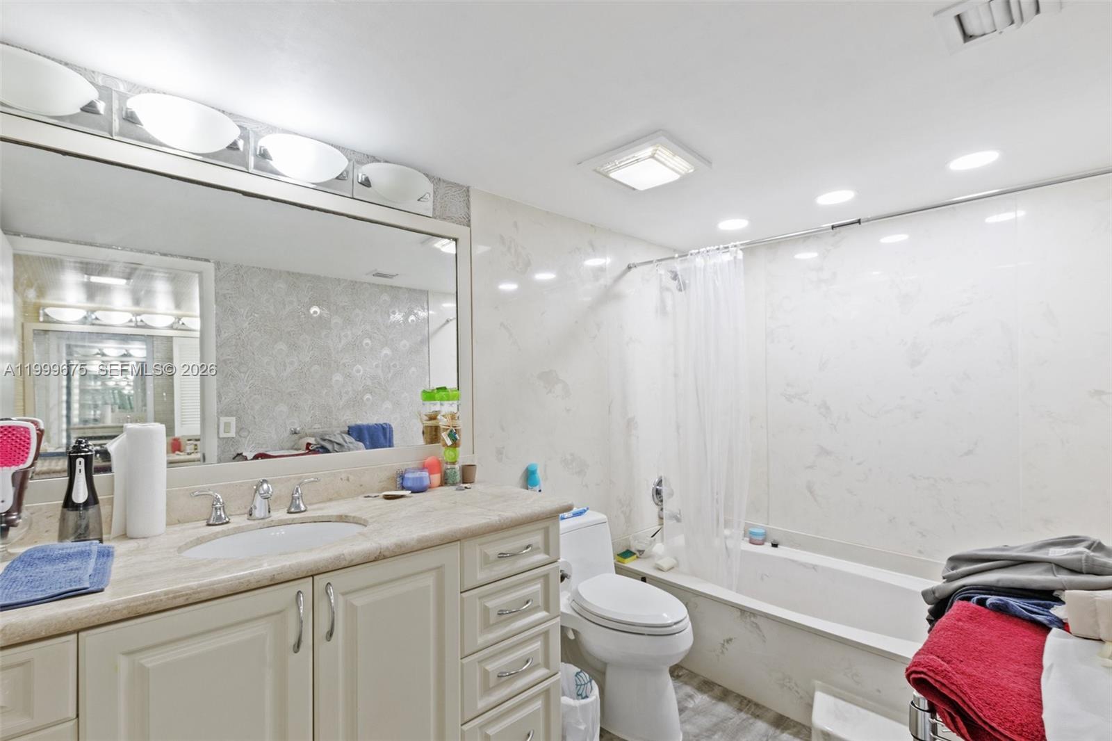 FAIRVIEW HOUSE CONDO - Residential